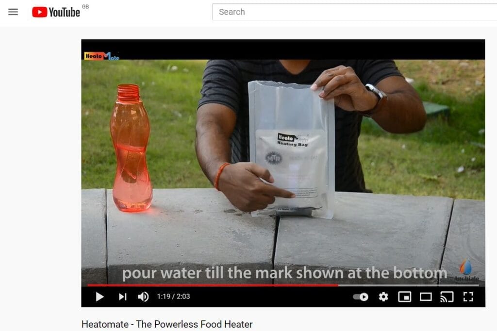 Ejemplo de vídeo de demostración de un calentador de alimentos sin energía.